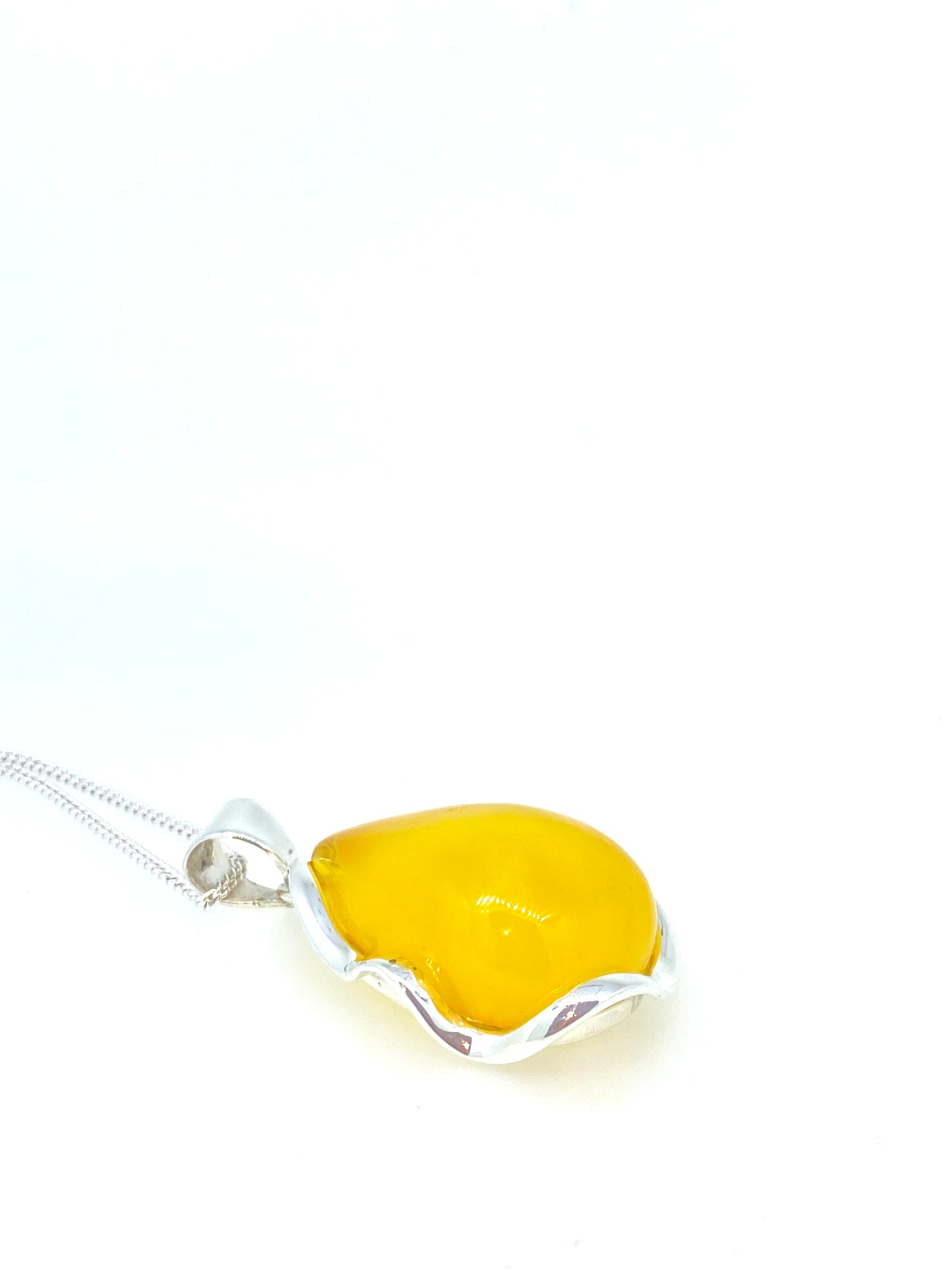 Wavy Setting Yellow Amber Pendant