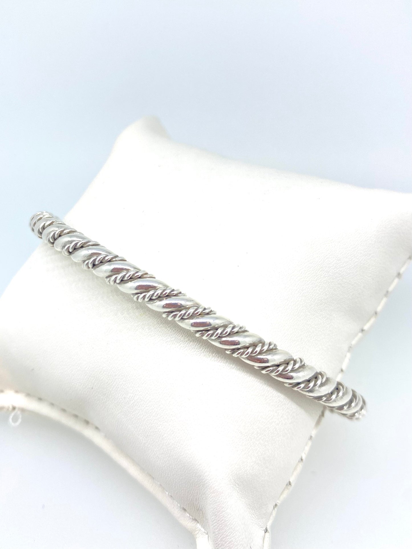Twisted rope Cuff