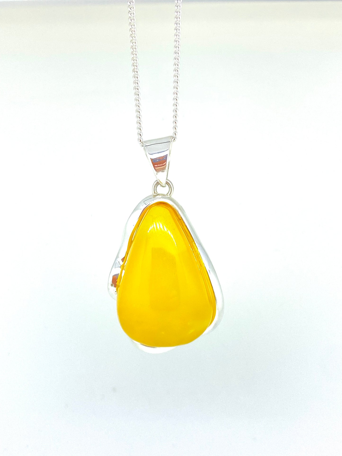 Wavy Setting Yellow Amber Pendant