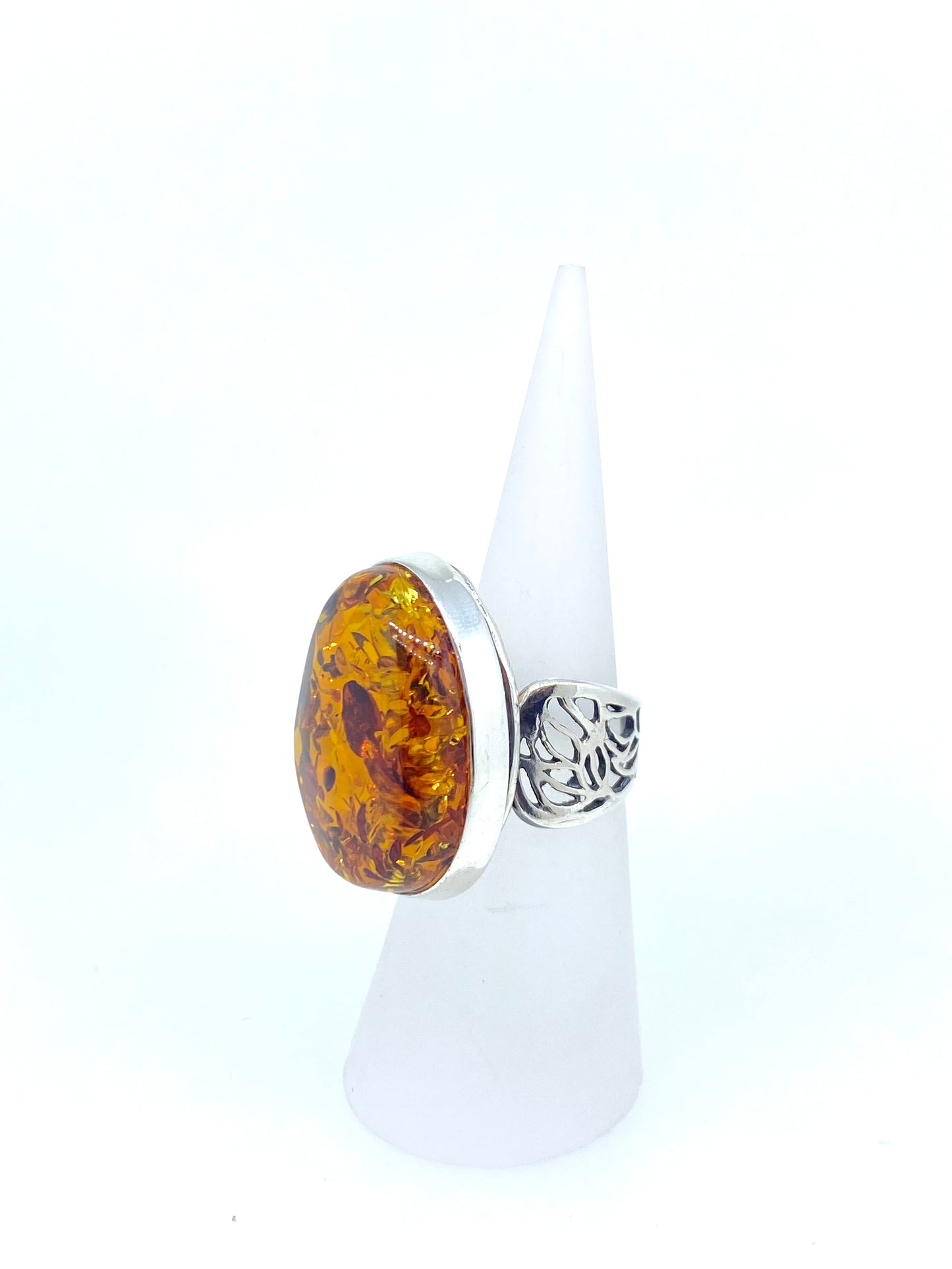 Patterned band amber ring