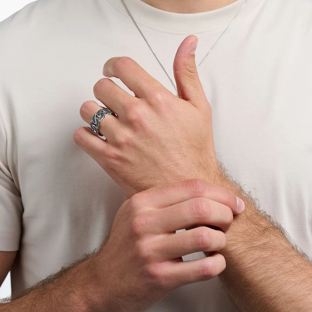 Black Stones Chain Ring