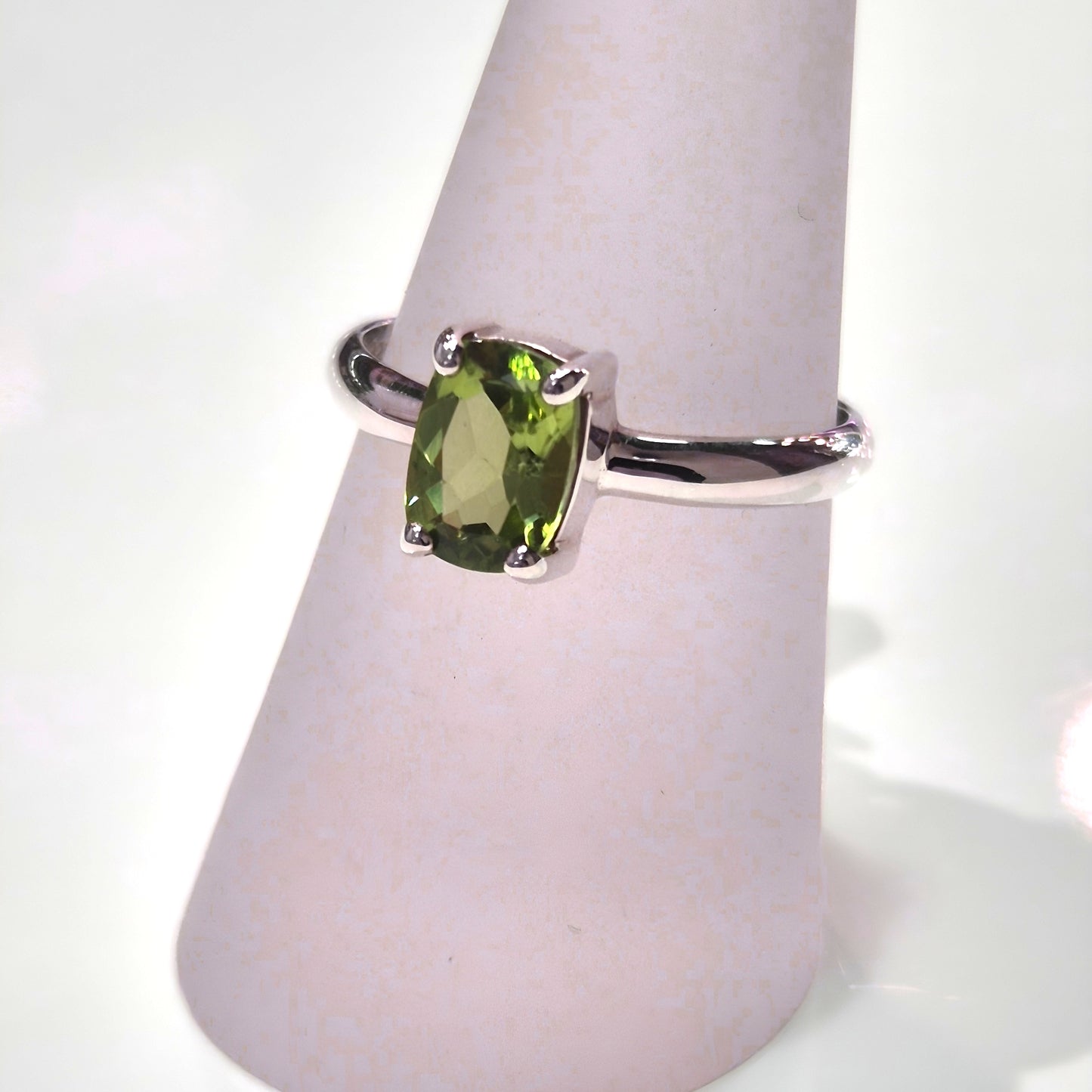 Oval-cut Peridot Ring