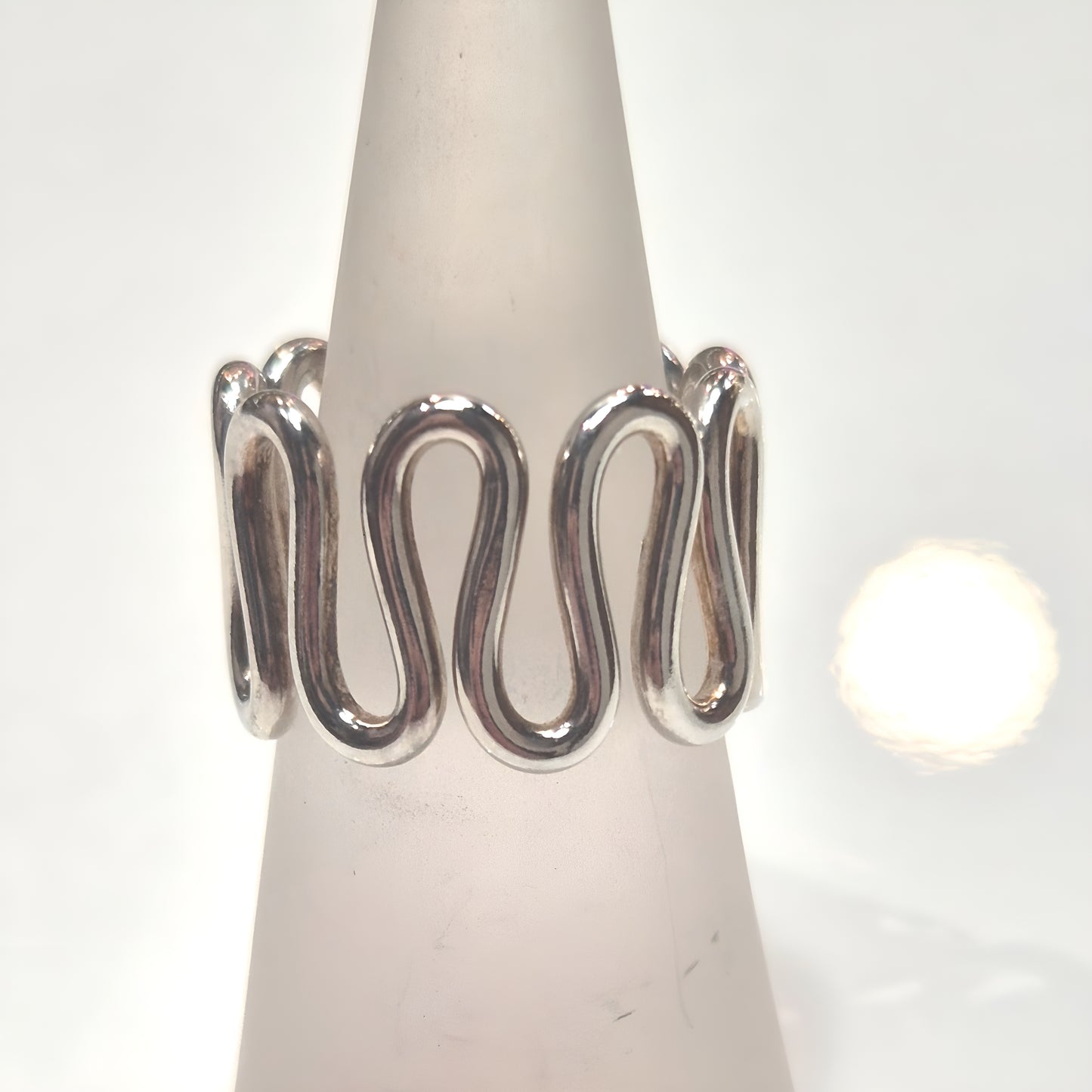 Wavy Loops Band Ring