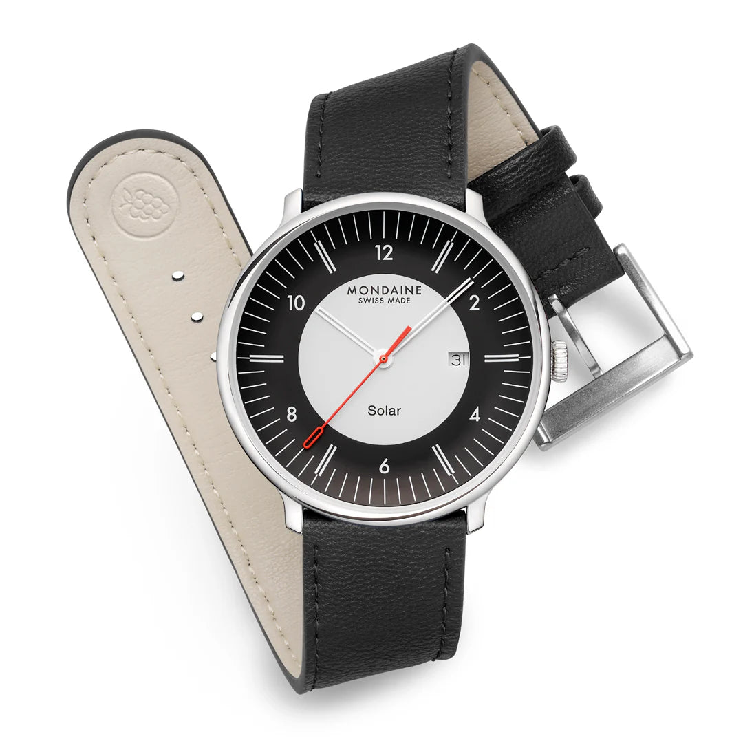 MONDAINE DOPPIO SOLAR
BLACK GRAPE LEATHER, 41 MM