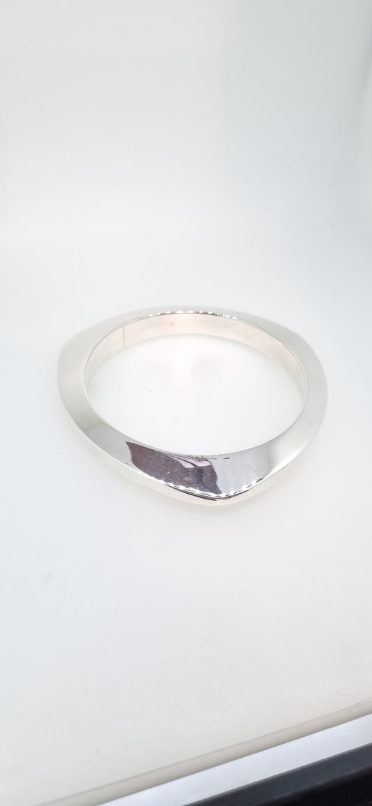 Rounded Triangular Bangle