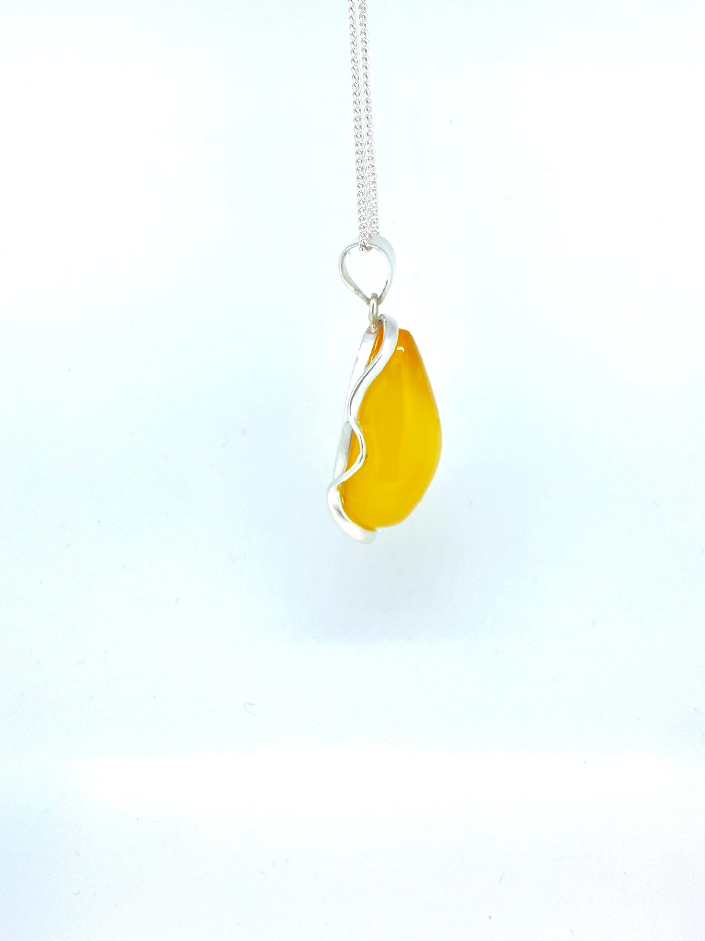 Wavy Setting Yellow Amber Pendant