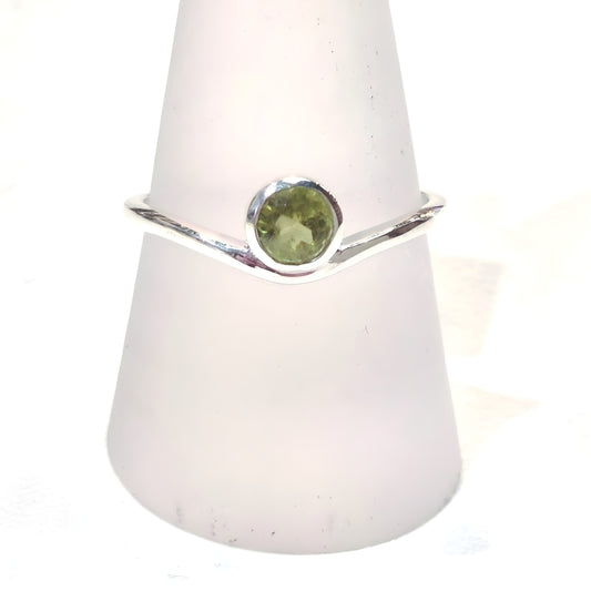 Round Peridot V-Band Sterling Silver Ring