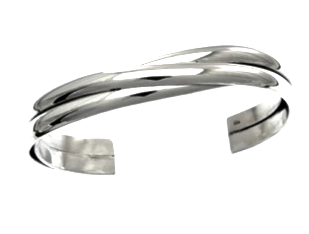 Solid Twist Cuff