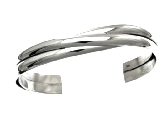 Solid Twist Cuff
