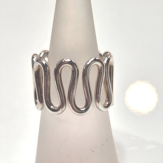 Wavy Loops Band Ring