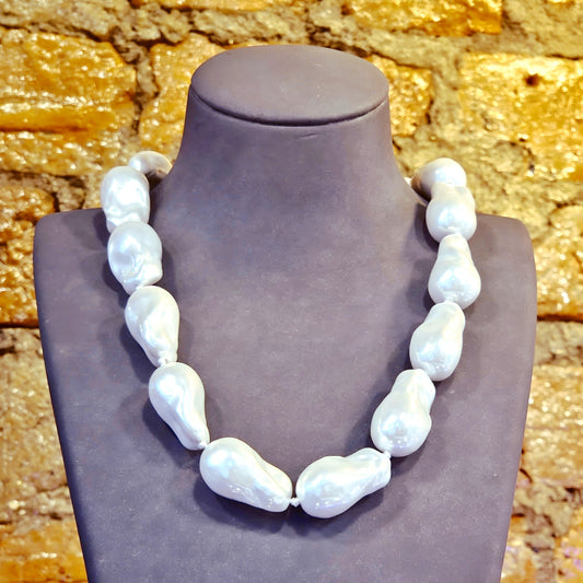Baroque Style Shell Statement Necklace