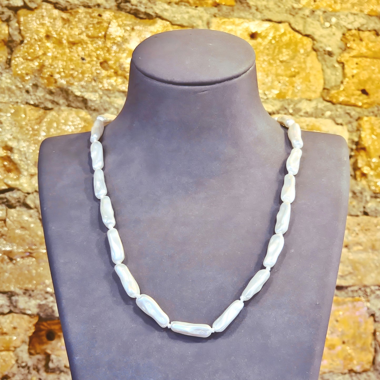 Elongated Shell Pearl Look Necklace
