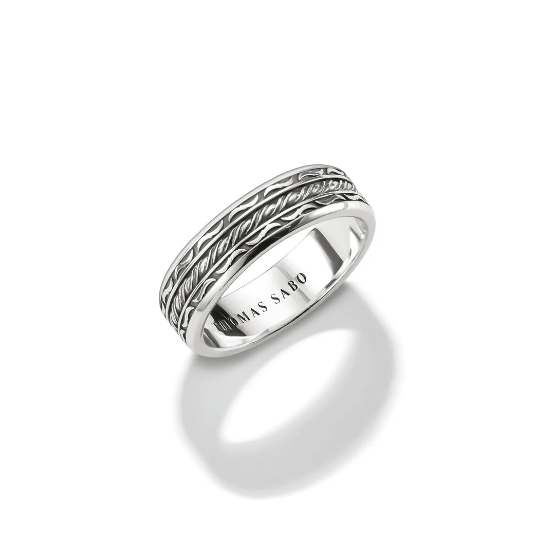 Band Ring With Twisted Centre Bar