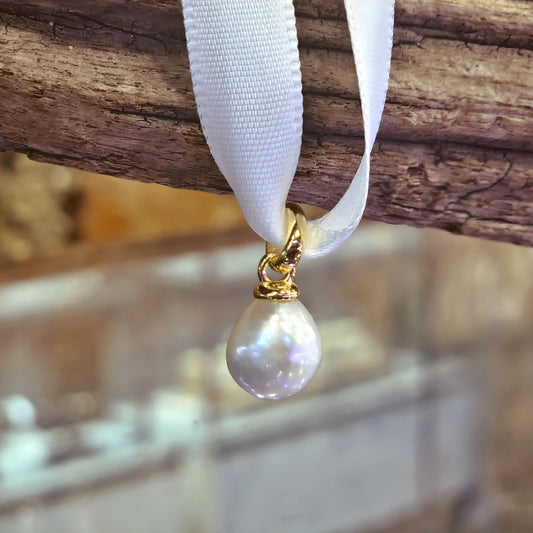 Connect Charm Freshwater Pearl Gold