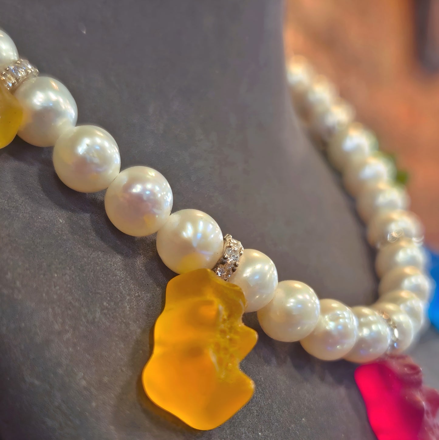 Pearl Necklace with 5 Colourful Goldbears