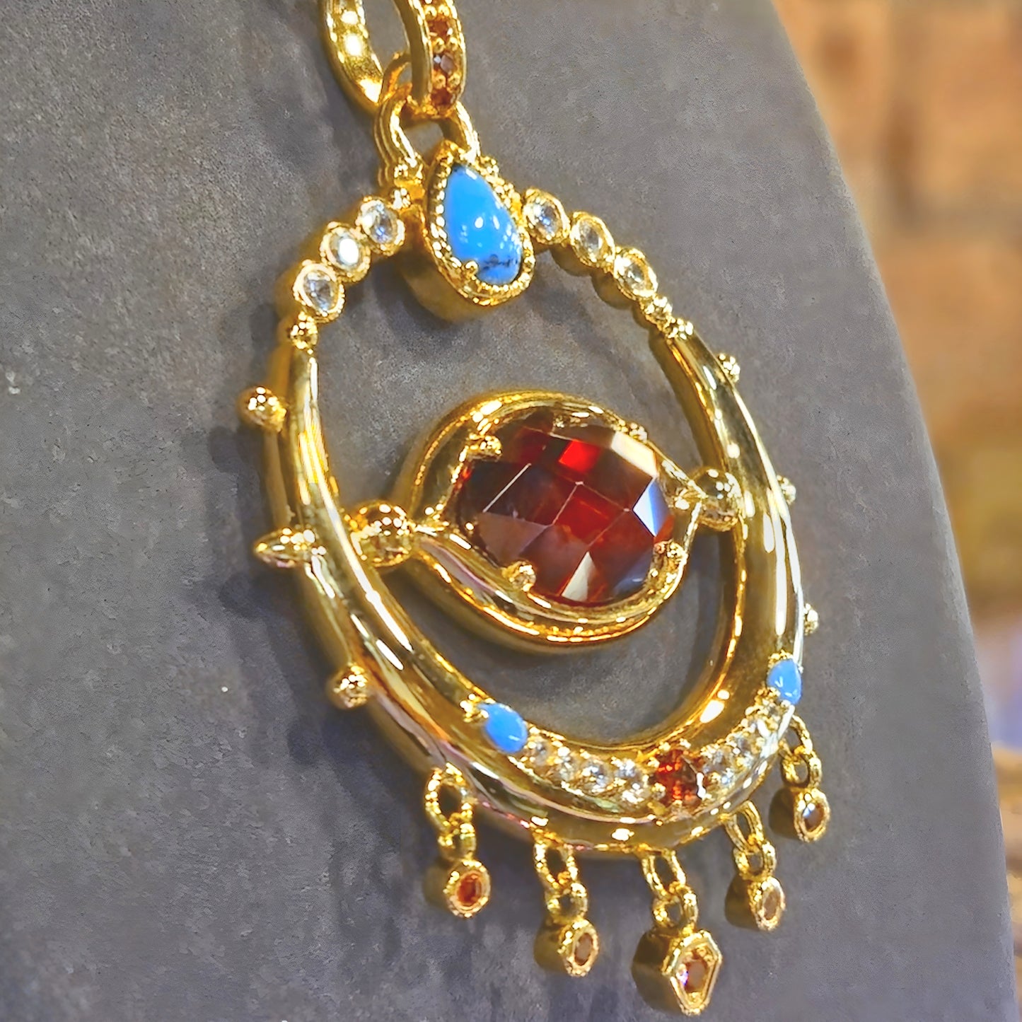 ELYNDRA PENDANT WITH RED ZIRCONIA STONE
