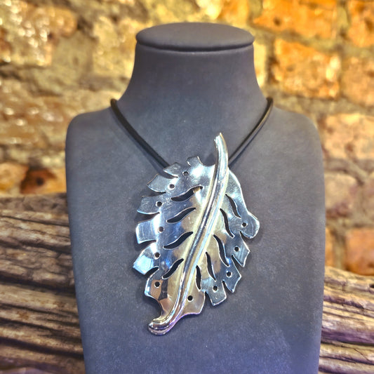 Monstera Pendant